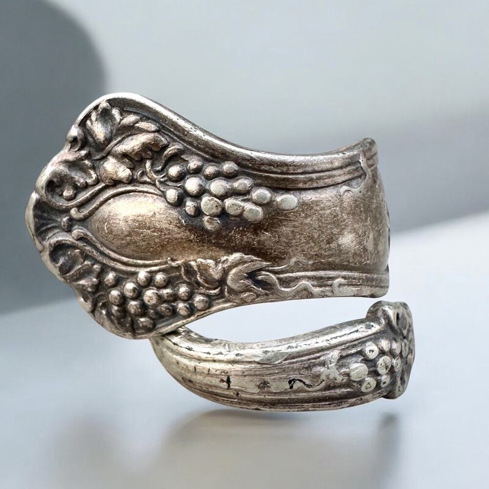Vintage Silver Spoon Ring Grapevine Pattern Wallace Bros Ornate Grapes Sz 6.5